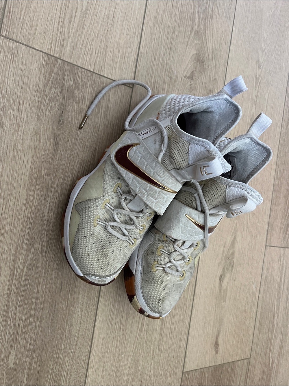 Nike LeBron 14 White Wine